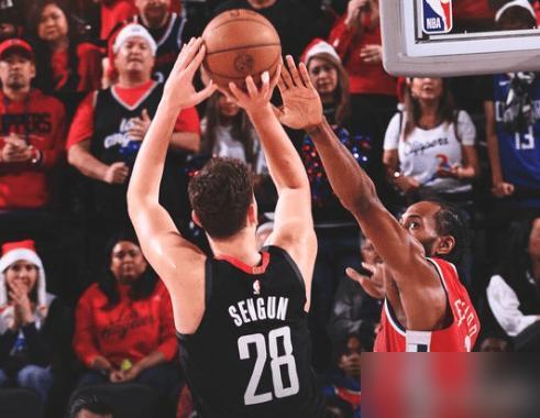 当下这支火箭，身上有两大致命硬伤，直接掐住了球队的命脉。最近看球真的越看越憋