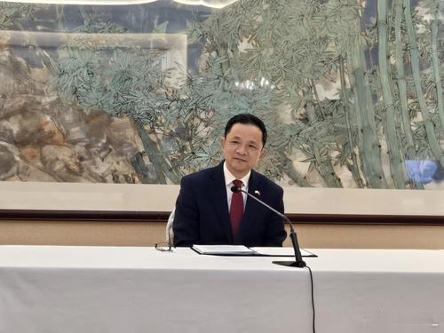 中国驻韩国大使戴兵13日表示，中方已对韩美推动核潜艇合作表示关切，希望韩方慎重处