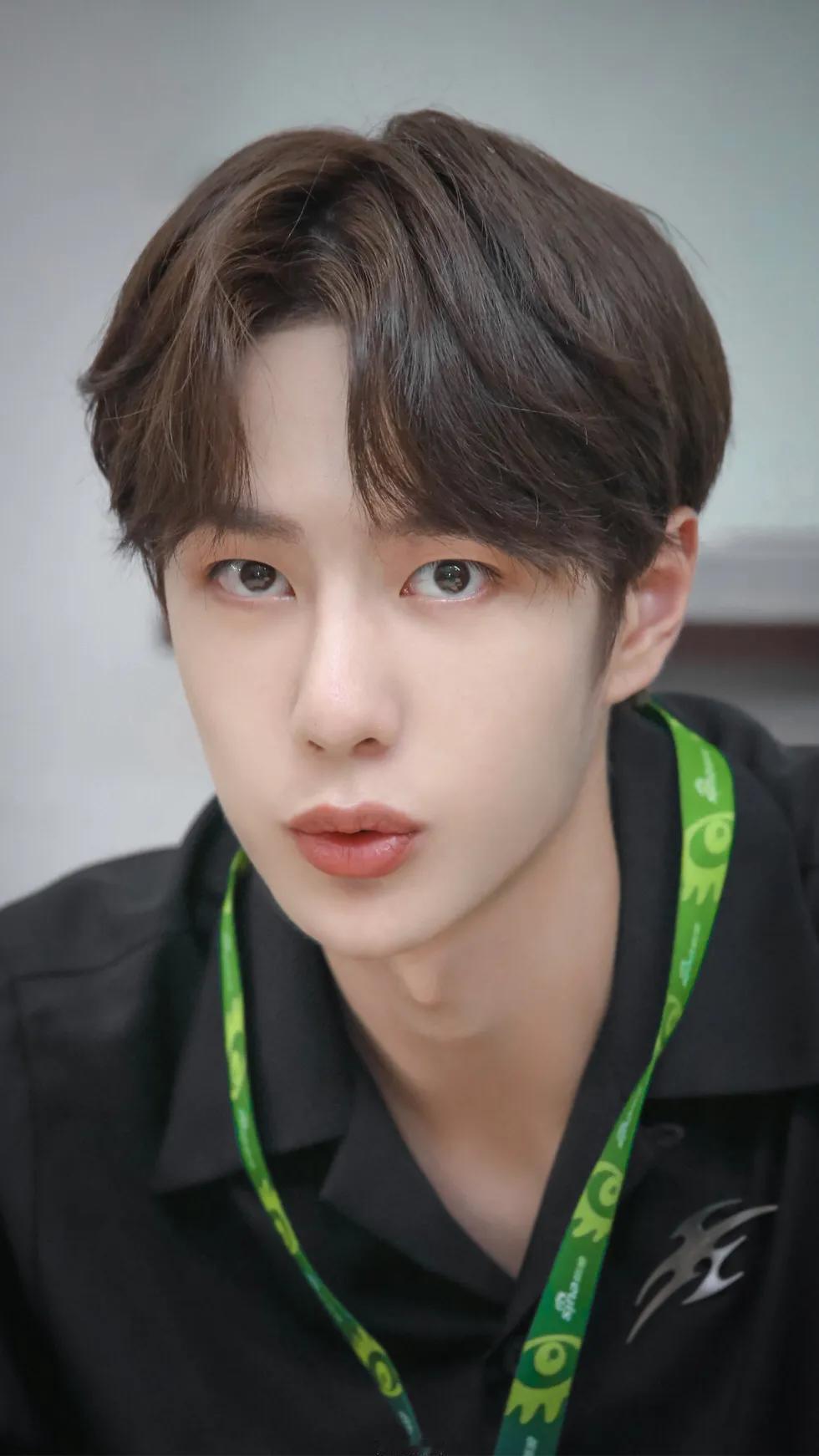 王一博15次破亿是人气更是实力王一博15次播放量破亿，这一成绩