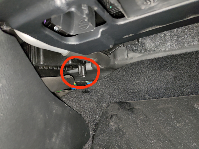 星瑞副驾下面漏水星瑞有没有出现这个位置漏水的车友啊？你们都是怎么处理的