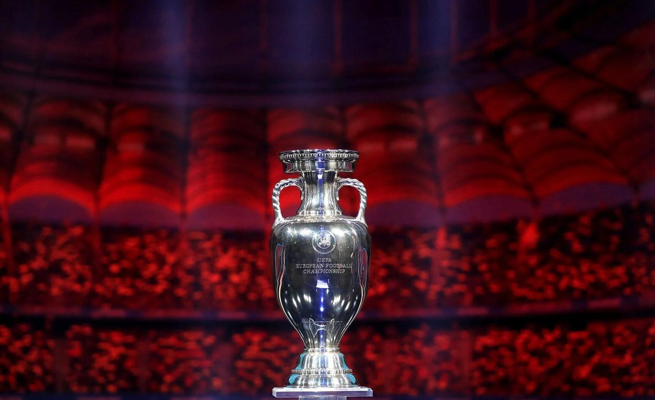 欧洲杯都有哪些豪门，哪些算黑马？欧洲杯从1960年到现在，真正的豪门只有4个，