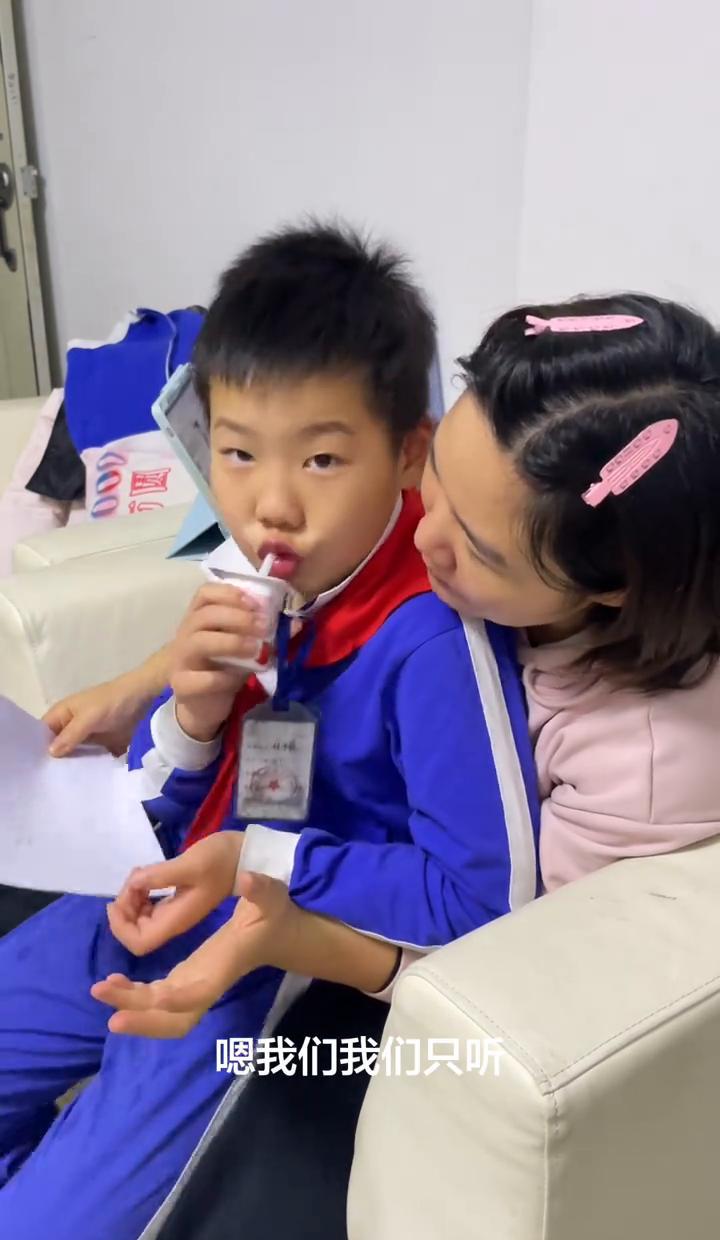 今天，我命令女儿学英语时不准跟读。我推翻了精心准备的学习计划。丢掉BigM