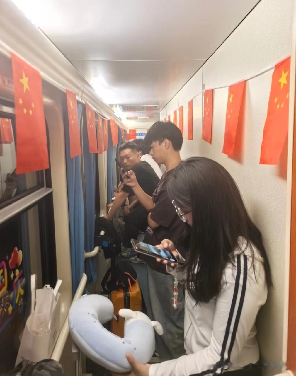 我将经历12小时无座！国庆坐火车无座？那简直是开启“人体叠罗汉”模式！揣着