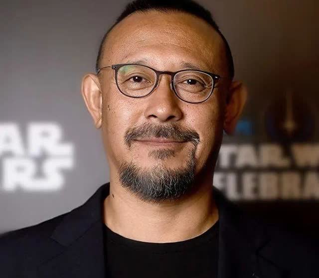 关于姜导演，有句实话能说吗？姜导演是所谓的大导演，我一直谨慎批评，因为一