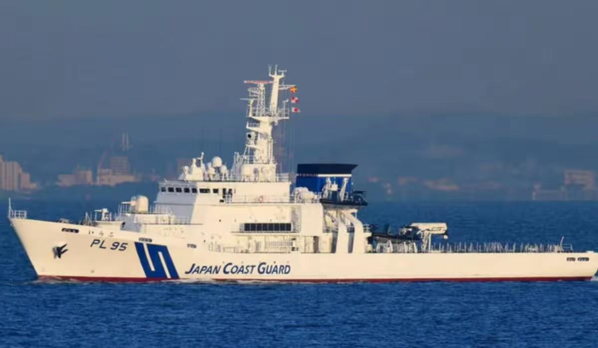 3艘日本巡视船跑到台湾海峡躲台风。这事听着就怪。台风来了，自家门口不能躲，非