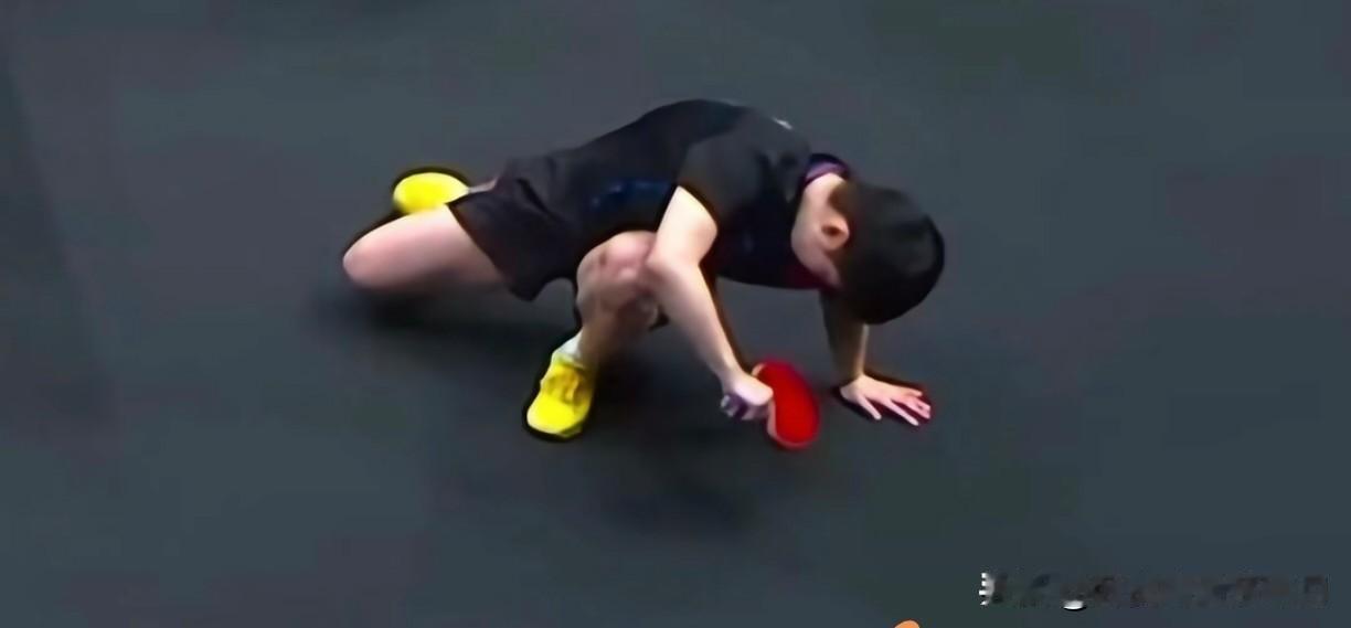 孙颖莎请你回头看一下孙颖莎，这样的她也会心疼啊！[哭哭]孙颖莎，你是不是也没办