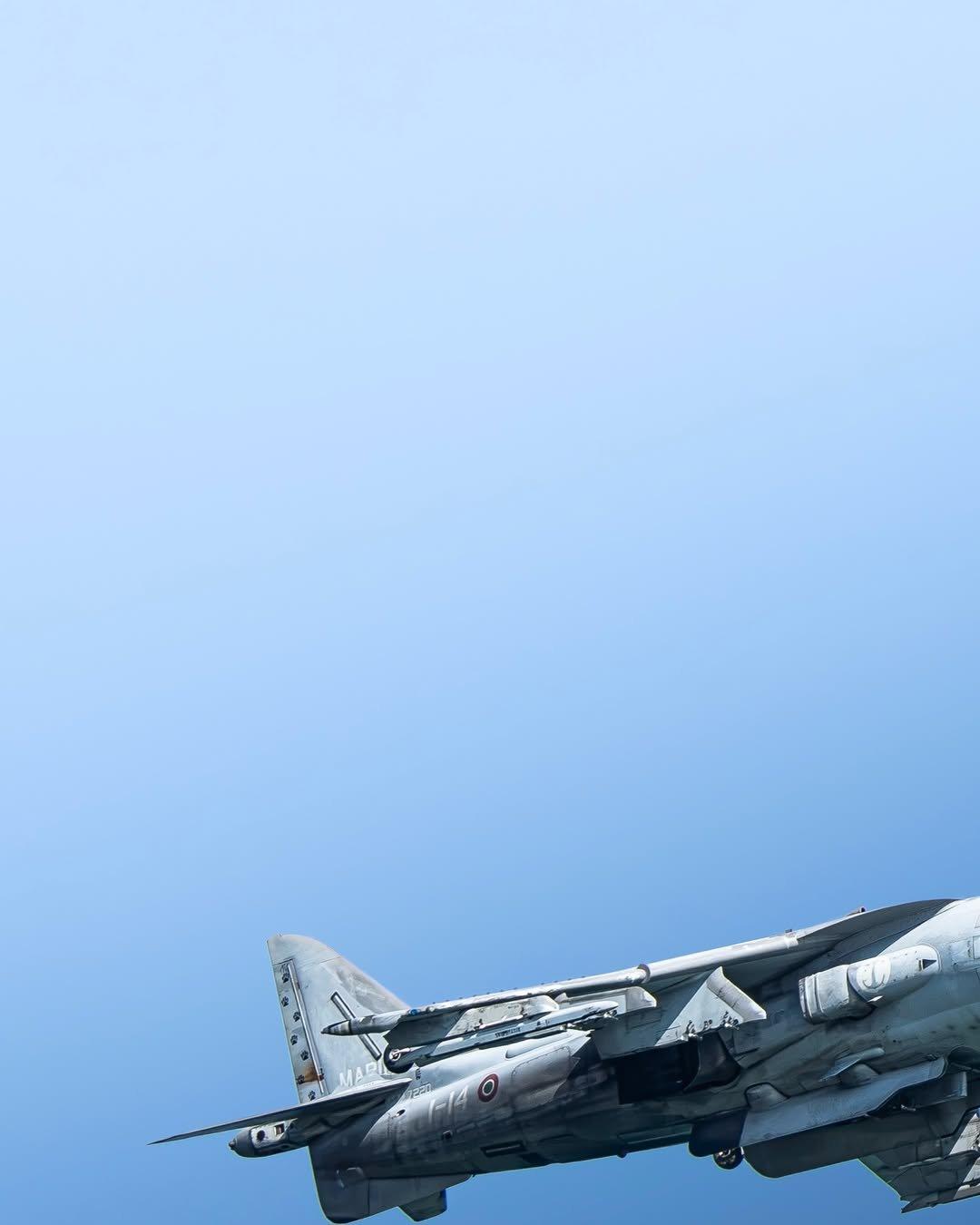 意大利海军航空兵的“坏小子们”。标志性的AV-8B“鹞”式II+战斗机与意大利