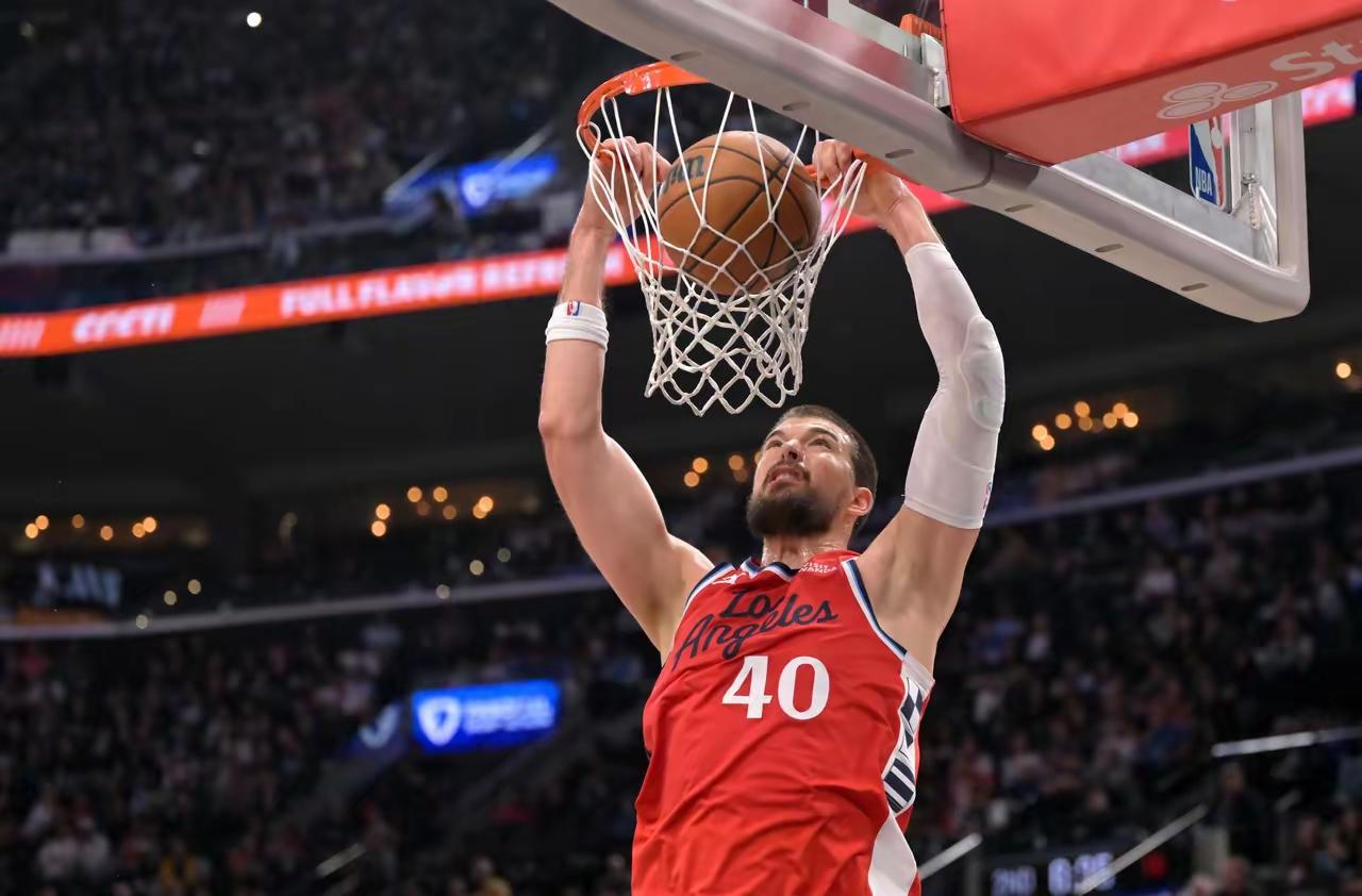 祖巴茨真不值这个价啊，步行者亏大了NBA官方宣布，快船和步行者达成重磅交易，