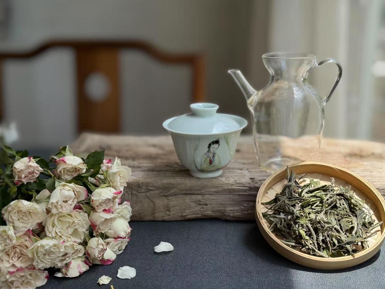 这些茶连名字都是假的，谁买谁上当！一，头采白牡丹。头采，指的是茶园每年采下的