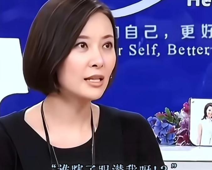 杨澜问柯蓝有没有碰到过潜规则，柯蓝愣了下，脱口而出：谁瞎了眼潜我呀。这话听着像自嘲长相普通。可圈里人