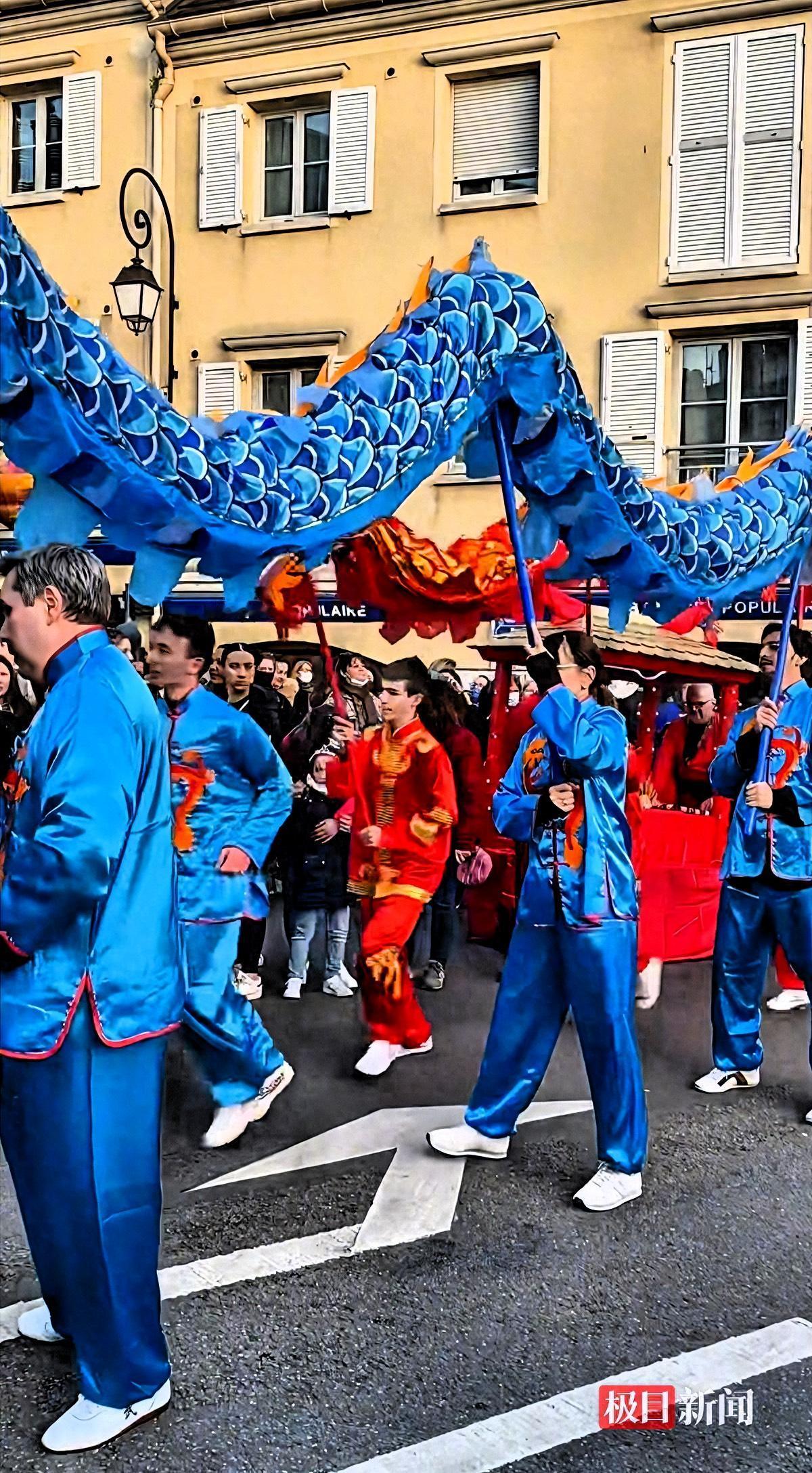 法国有个小镇，人不多，也就一万出头，居然每年都在认认真真过春节。而且这一过，已经