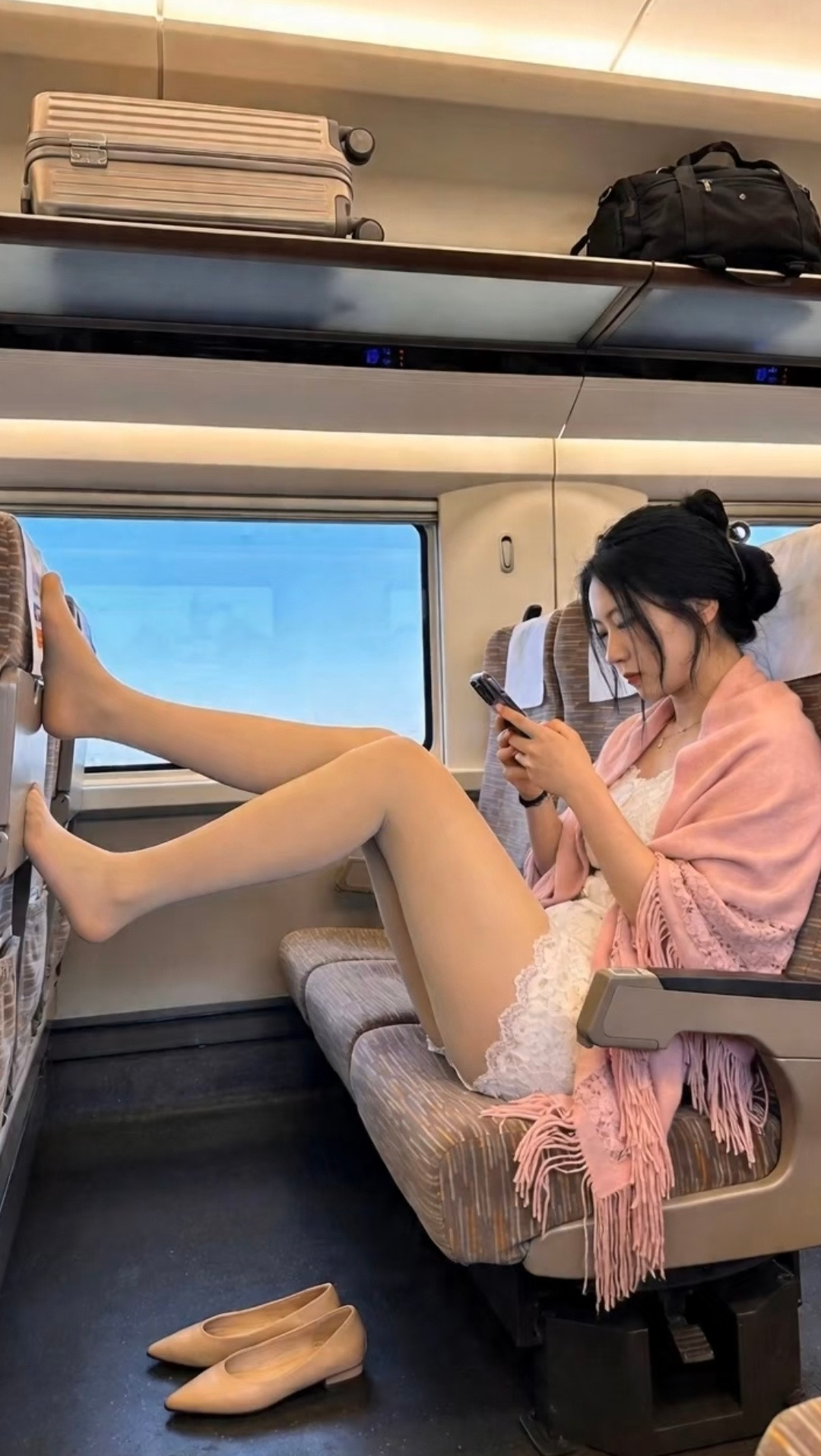 我的位置是最里面靠窗那个，坐高铁的时候遇到这种情况，还怎么办？