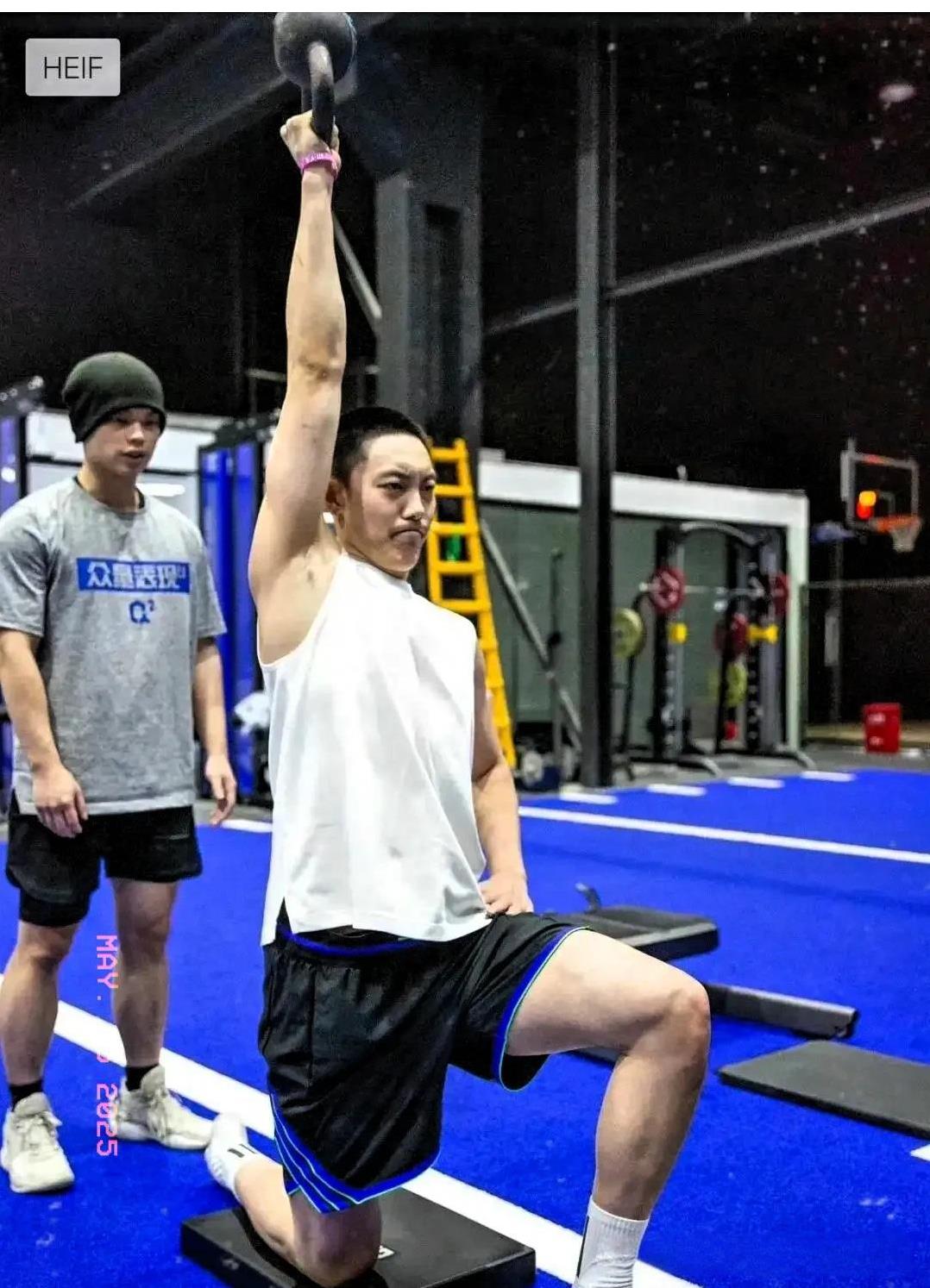 cba休赛期辽宁和广东三个新消息，杜锋首次现身。一：胡明轩低调开始训练，视频流