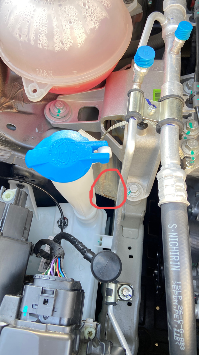 四代帝豪23款朋友们我的四代帝豪是今年提的车，现在刚刚半年，发动机仓焊接点生锈