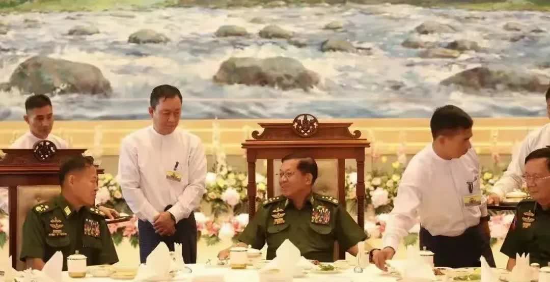 打了几场胜仗，老缅开始膨胀了，信心倍增，以为自己所向无敌了，7月31日宣布9个省