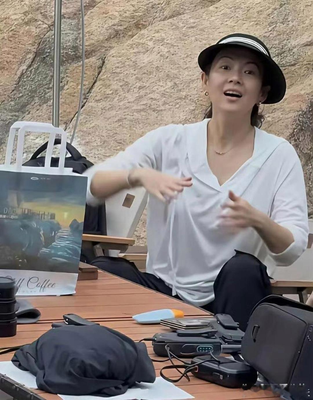 素颜下的章子怡，还是这么漂亮。