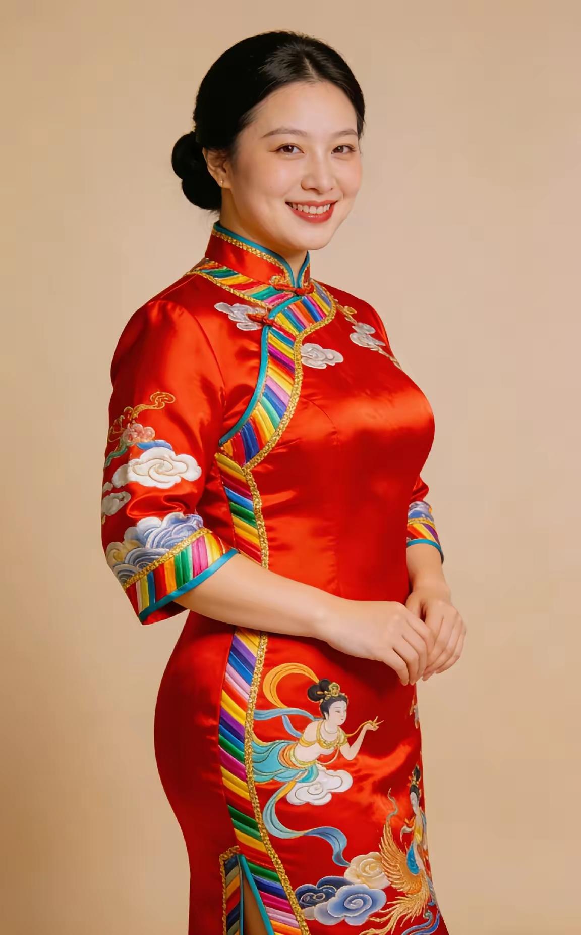 清江引·中国红飞天旗袍中国艳红彰底蕴，不把浮华引。如宫夜烛明，似腊寒梅润