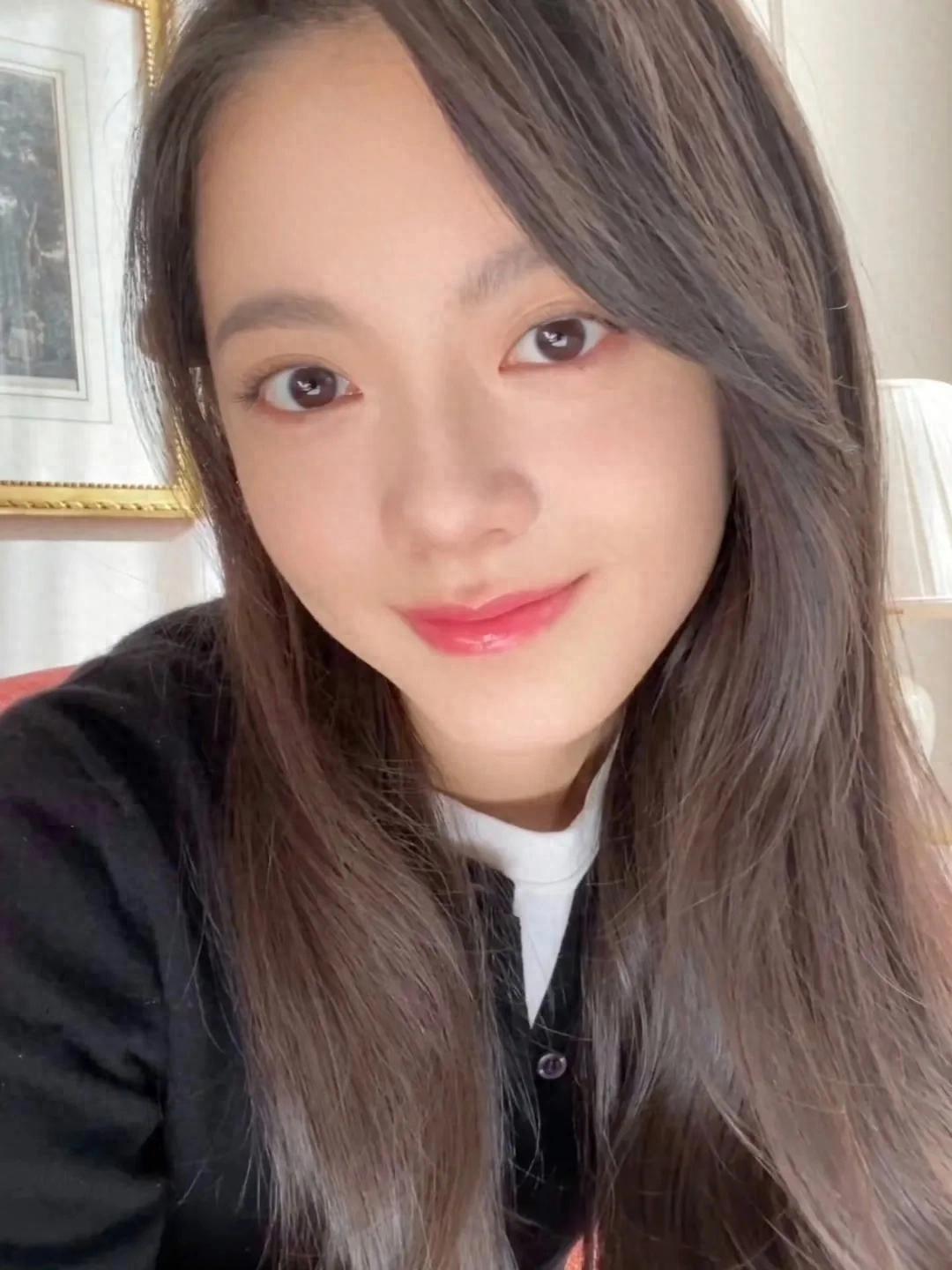 女星赵今麦造型集：清秀靓丽、眉清目秀
