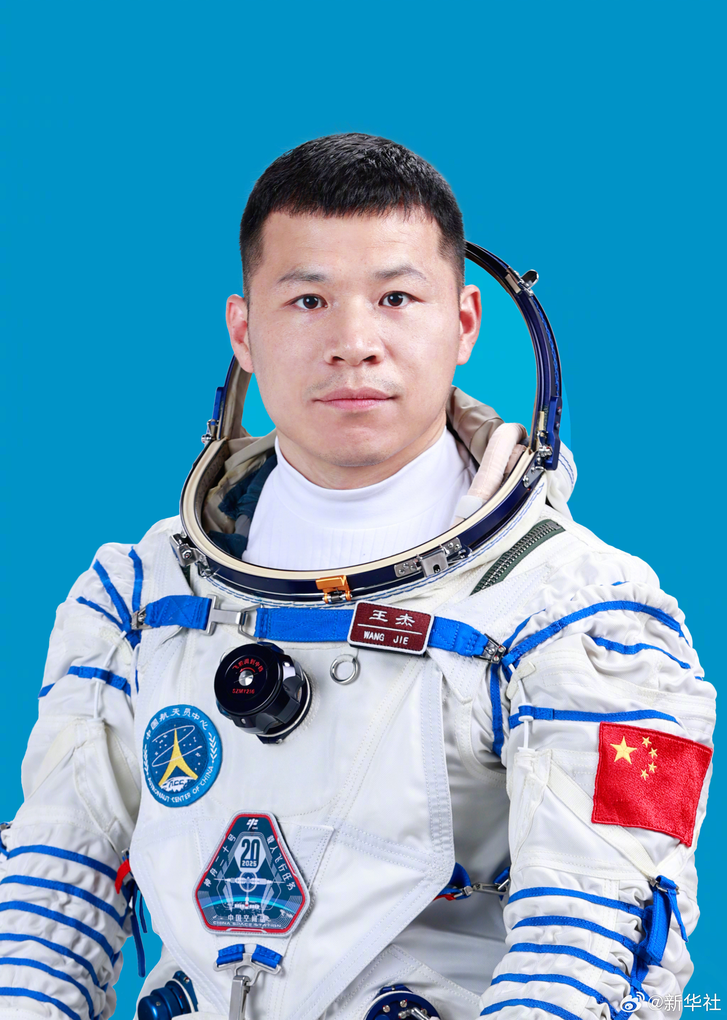 【#航天员王杰简历#】王杰，男，汉族，籍贯内蒙古巴彦淖尔，博士学位。1989年9
