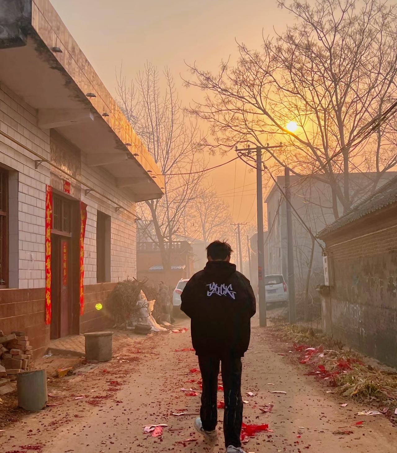 男人嘛：遇到性，遇到爱，都不稀罕，稀罕的是遇到了解。男人的魅力，本质上是生命