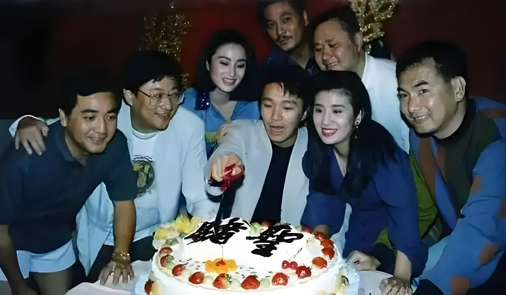 1999年，王晶为了捧红张家辉，以120万一天的高价邀请周星驰作配，结果王晶却很