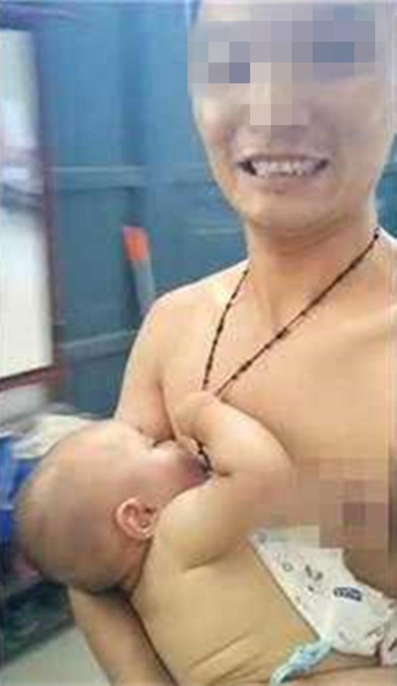 妈妈出门, 爸爸哄宝宝想出这招, 然后明白了妻子的不容易!