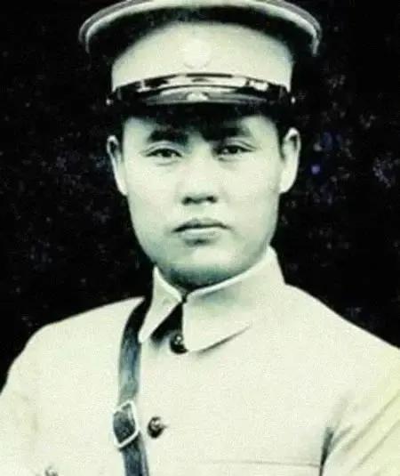 1937年11月，阎锡山以丢失太原的罪名，想要除掉傅作义。这件事说起来其实挺