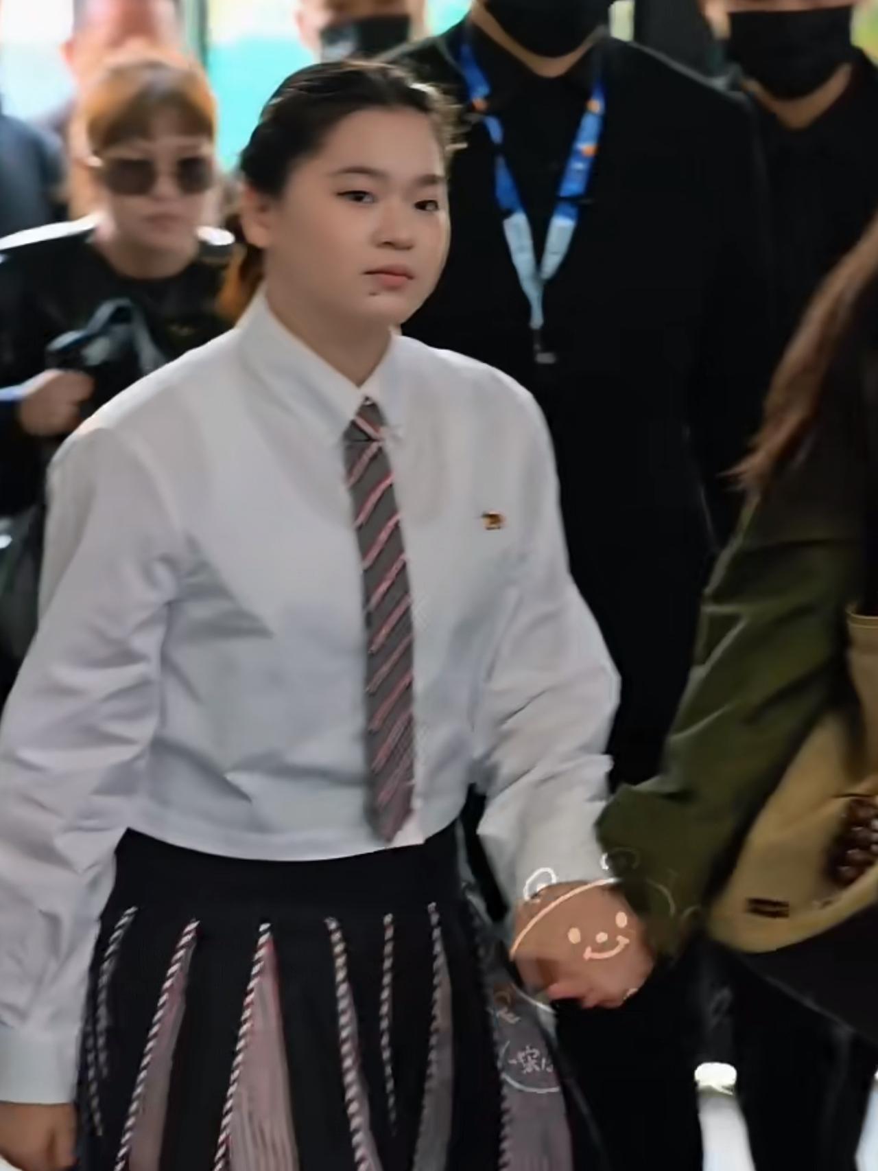 我问闺蜜为啥全红婵会一下变胖了我闺蜜叹了口气说，一句话点醒了我，她说：你自己