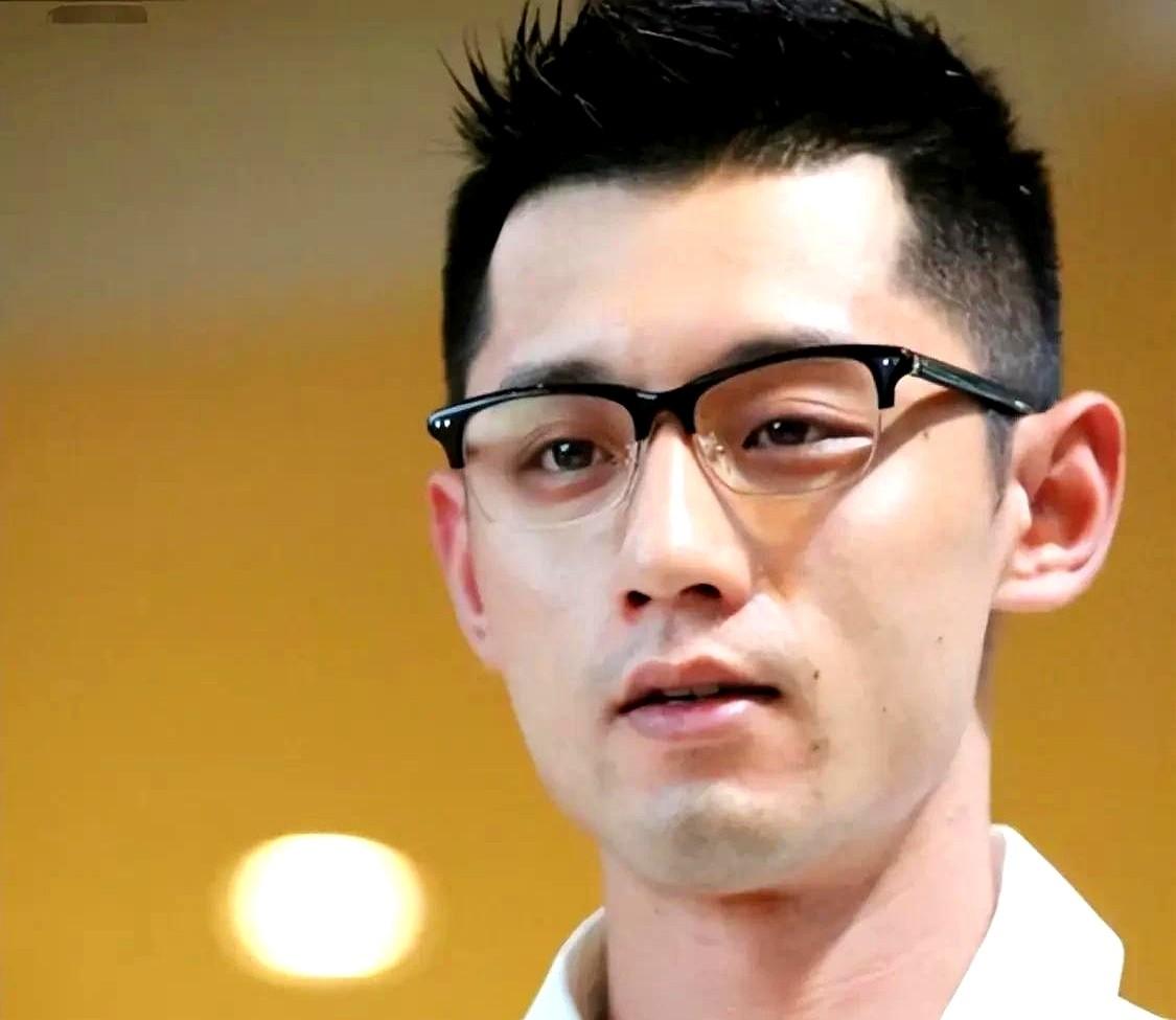 那个“藏獒”张继科，竟默默擦过全队球鞋。他宿舍的被子能叠成豆腐块，行李箱里的