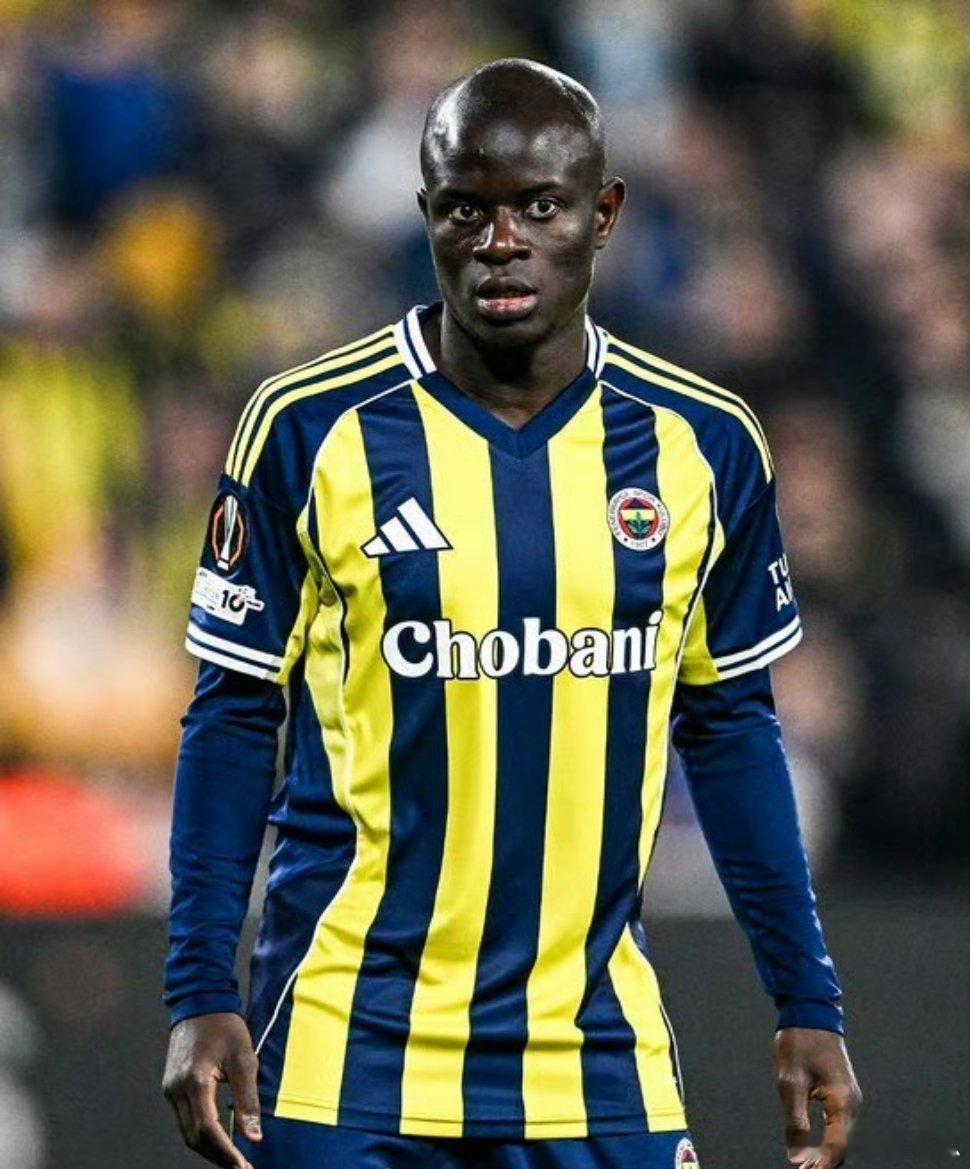 费内巴切0比3诺丁汉森林，这场欧联杯附加赛，费内巴切阵容名将如芸，首发包括埃德森