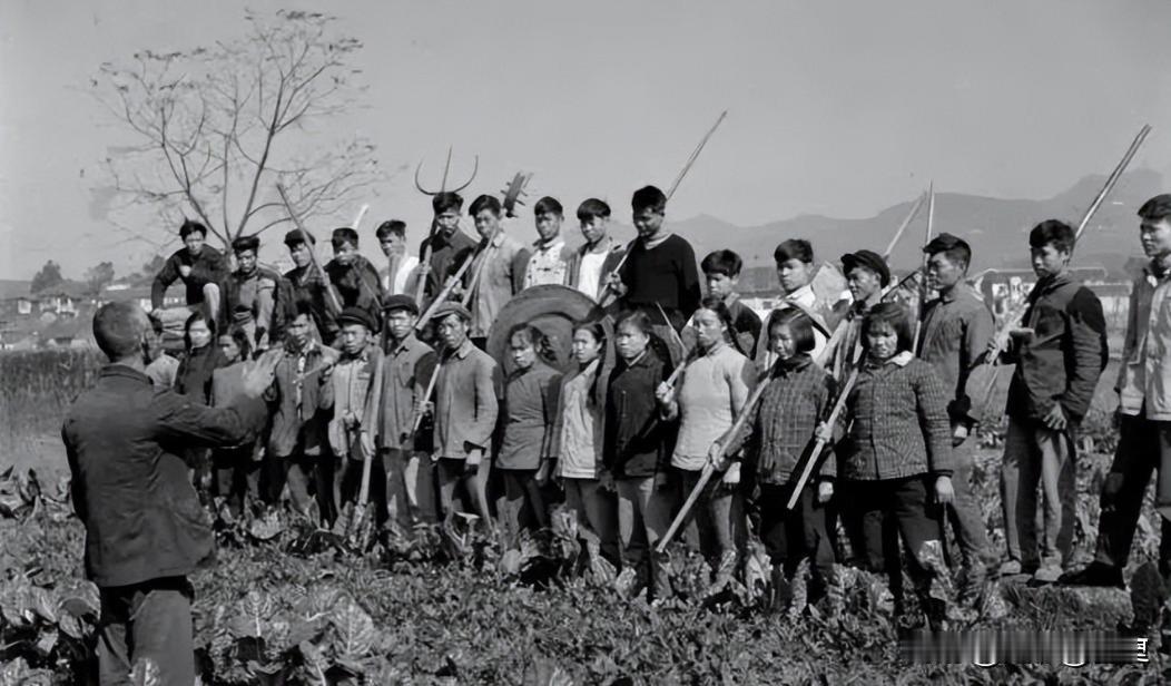 70年代生产队夜晚的真实生活，只许看不许哭，经历过的都五十了吧。
