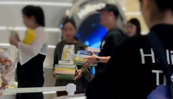 30多万泰国人涌入中国，不吃美食，不参观景点，他们到底想干什么？上海出了件怪
