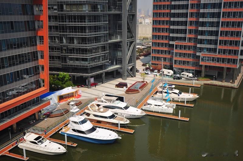 刘强东回应为什么进军游艇行业刘强东回应进军游艇行业，这事儿挺值得琢磨。游艇在很