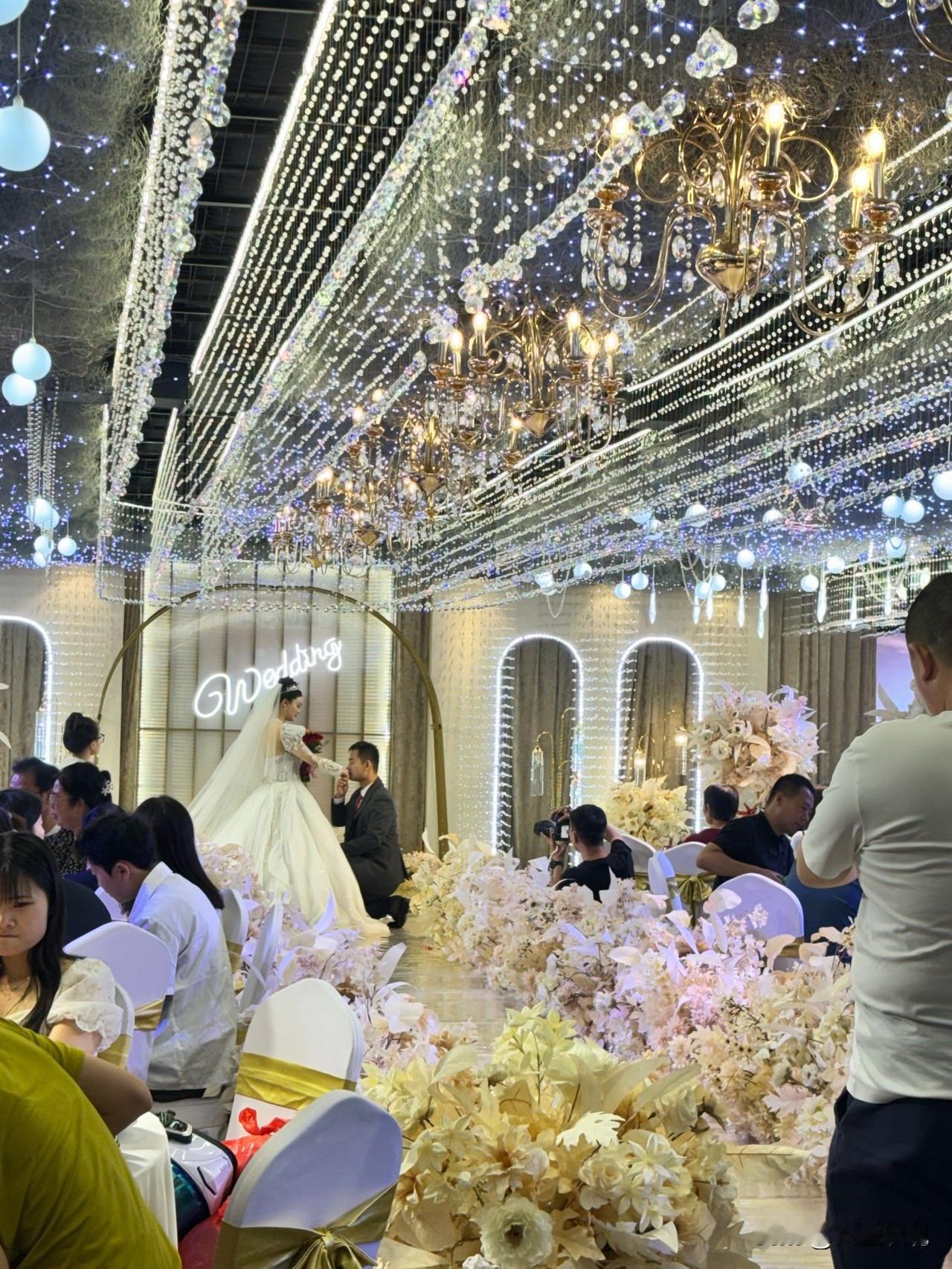 有人预言，不用太久以后，许多婚庆机构将面临关门大吉，原因有三：1、大家意识到