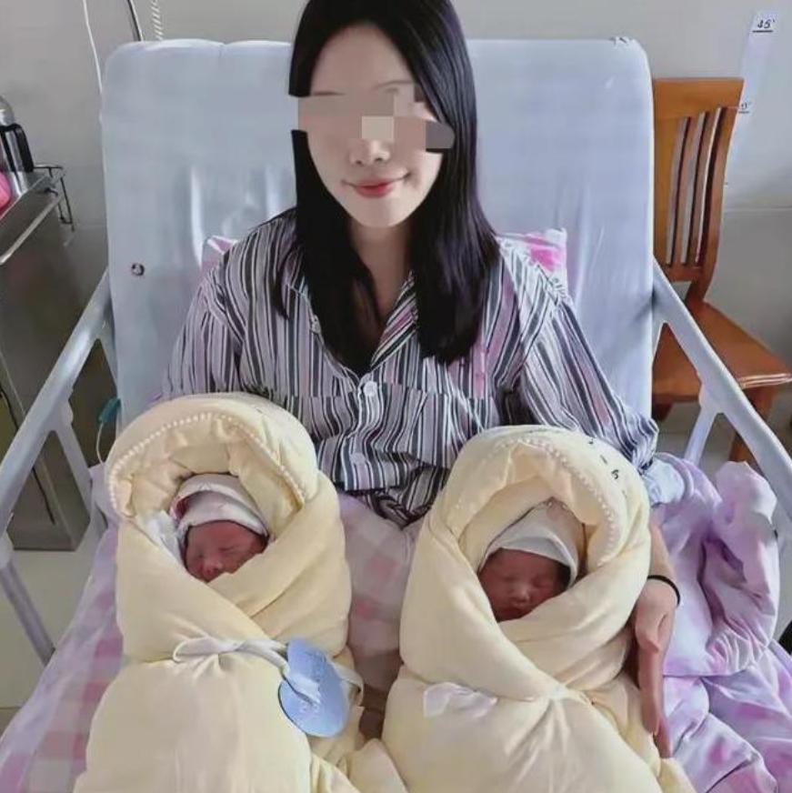 江苏盐城一24岁漂亮姑娘不幸未婚先孕，男方家眼看姑娘怀了珍贵的双胞胎肯定舍不
