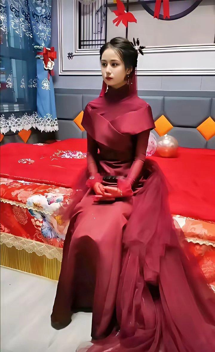 新娘很漂亮，但是感觉哪里怪怪的？​​​