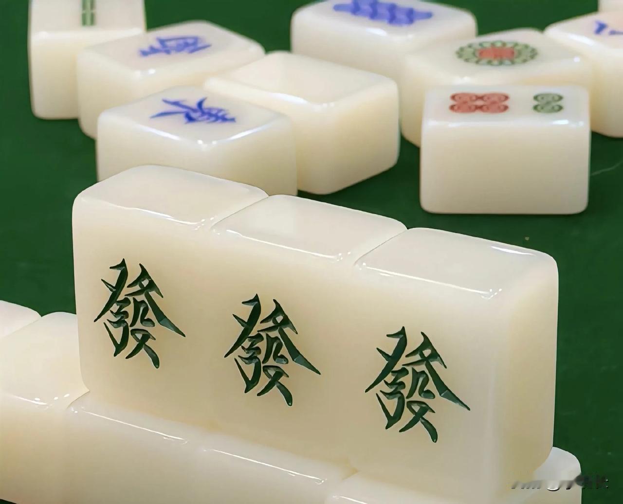 5月17日，山西运城河津民警对柴家镇北原村王某某，田某等打麻将“一锅端”。