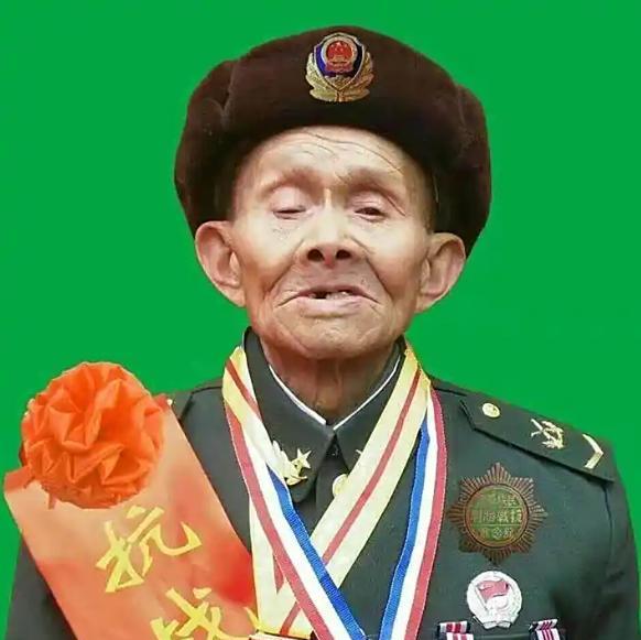 2025年9月3日晚上9点26分，抗战老兵彭长竹老人在ICU重症监护室观看完九三