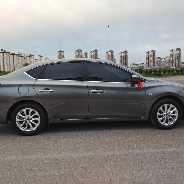 经典轩逸舒适版我加了200块钱油，跑了440公里，是用200➗440✖️100