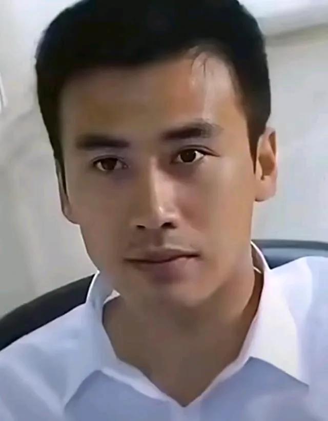 你可是曾经颜值和外形满分的男人呀，怎么会变成了如今这个样子，如果不认真辨认，差点