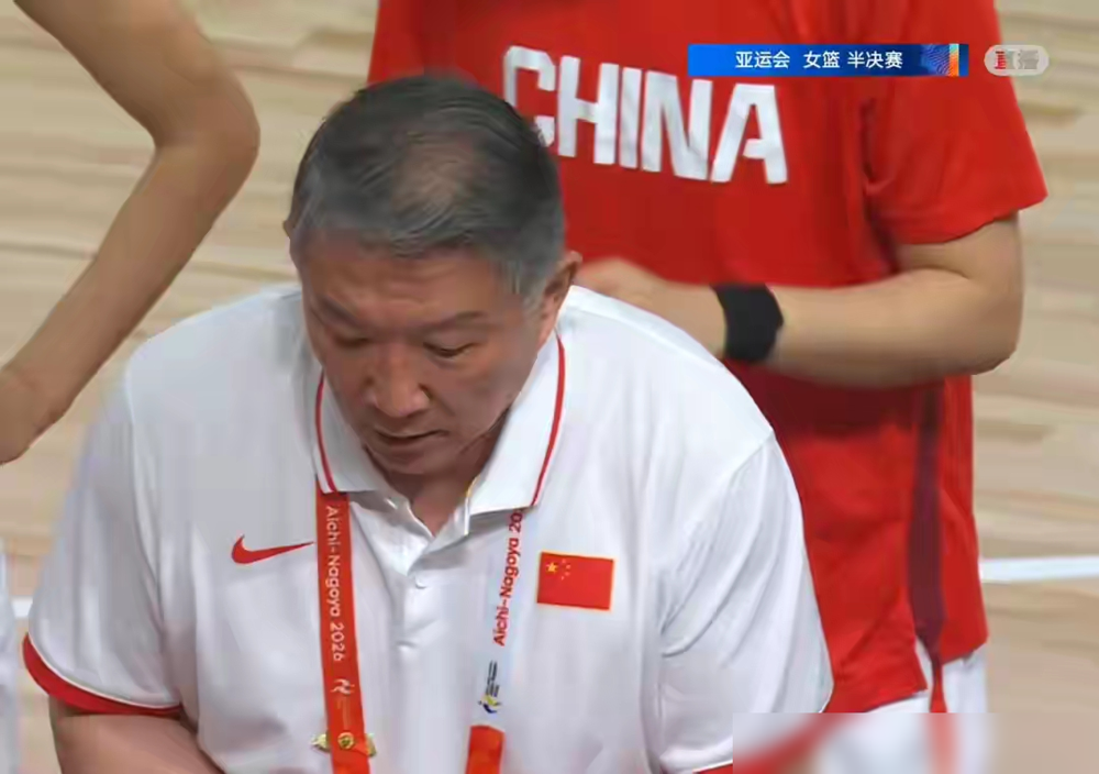 全场三分13中0，中国女篮就这么输给了韩国，这事真是越想越不对劲。你敢信吗，就在女篮爆冷输球的同一天
