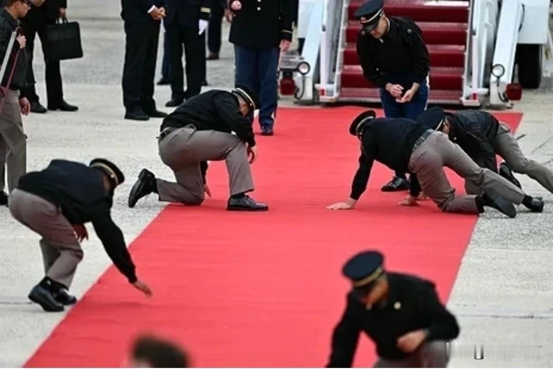 照片传回岛内，民进党支持者心态直接破防！曾经吹的大话，如今被现实打脸一张照
