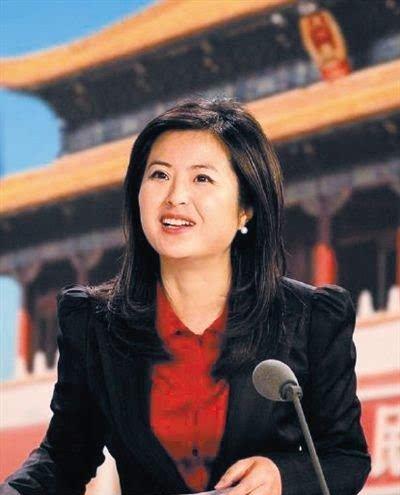 42岁的央视主持人张泉灵辞去工作后，趁着60岁的丈夫不注意，带着存款147万，前