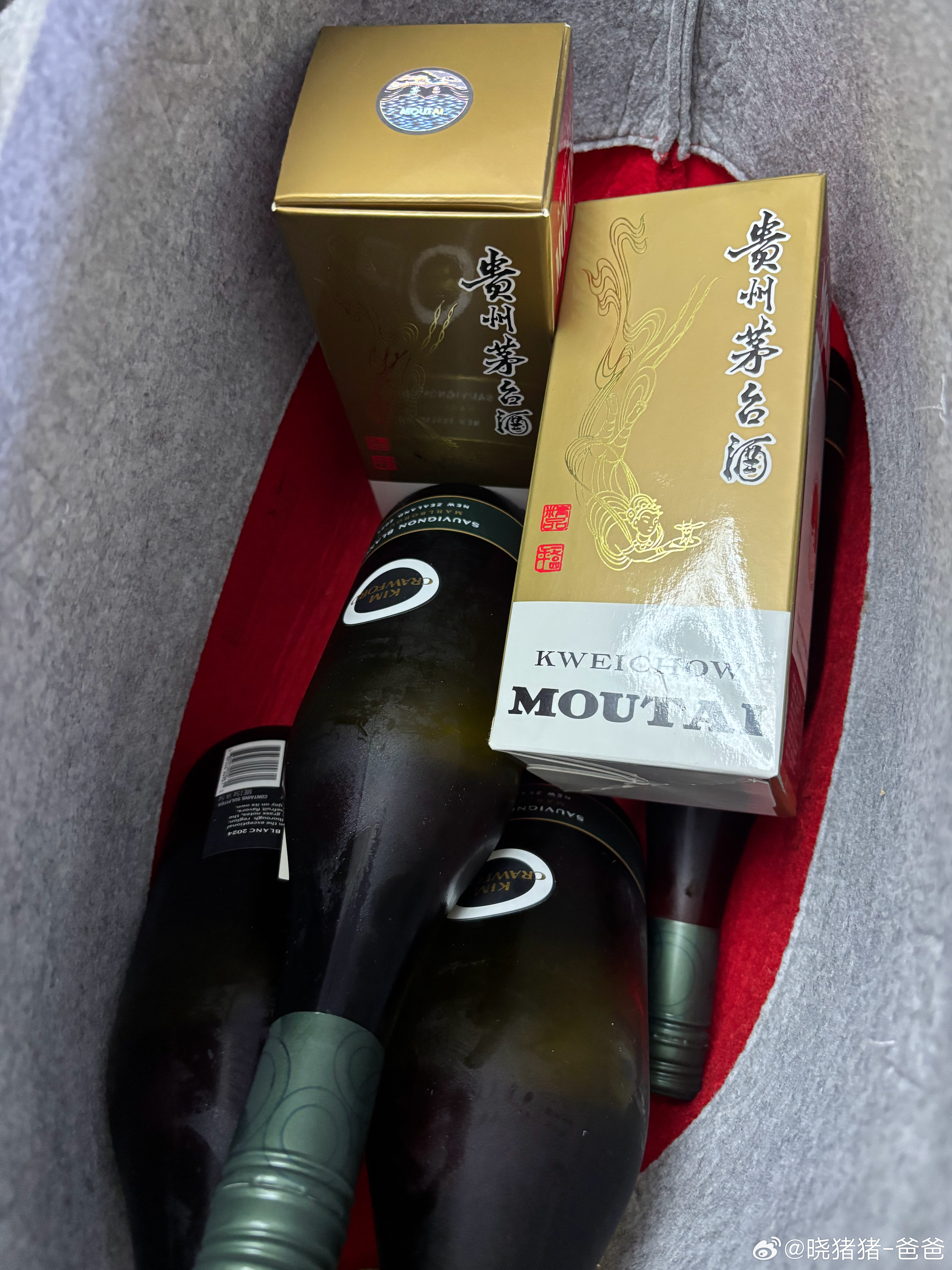 杭州朋友来喝开心了。4个人喝了2瓶茅台精品、4瓶长相思、20L精