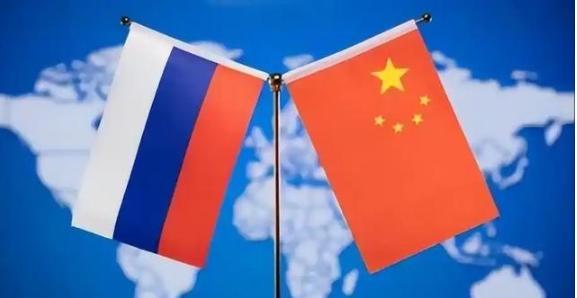 普京亮出强硬姿态，五常唯独中国并未卷入战局，美国媒体忽然抛出疑问：中国是否正悄然