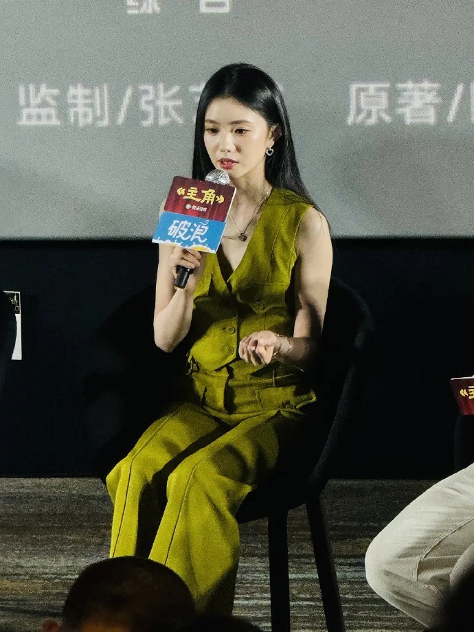 电视剧《主角》最成功的操作不是选张艺谋当监制，也不是选刘浩存当主角，而是让王菲唱