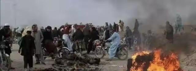 安全窗口正在关闭，祖国命令你立即撤离！这不是演习，也不是建议。中国驻外使馆发