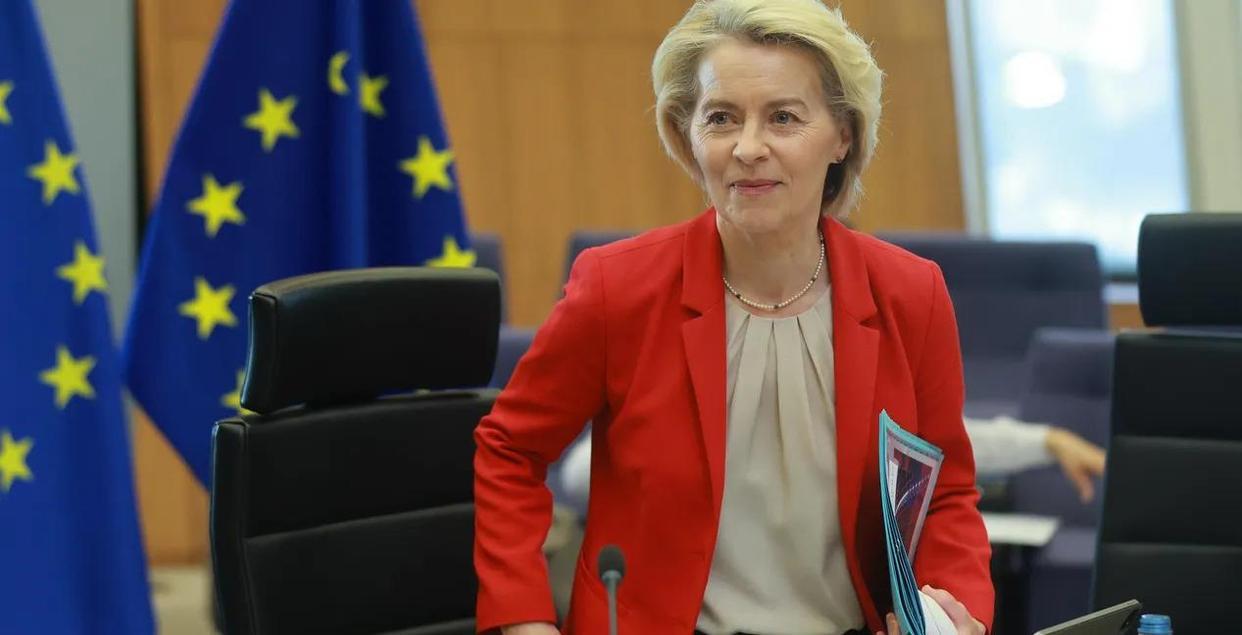 泽连斯基不但葬送了乌克兰的过去，而且还断送了乌克兰的未来。他任总统后寻求加入北约