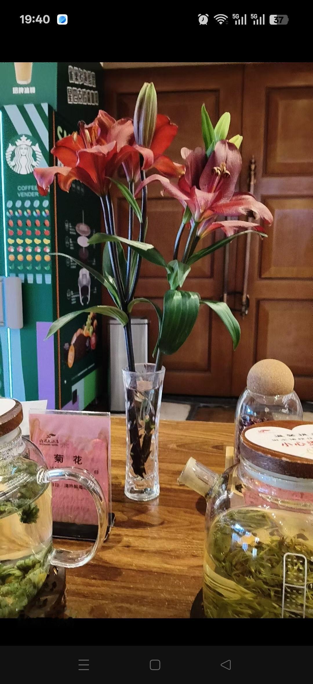 我觉得善意的谎言本质上不算欺骗。就像医生对绝症患者说病情没那么严重，让患者保持乐