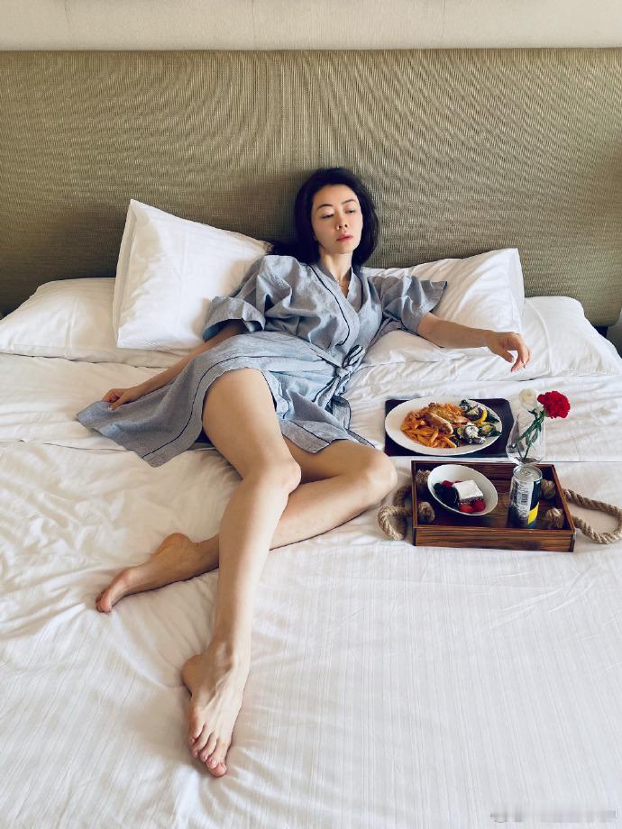 熊黛林这大长腿令人羡慕